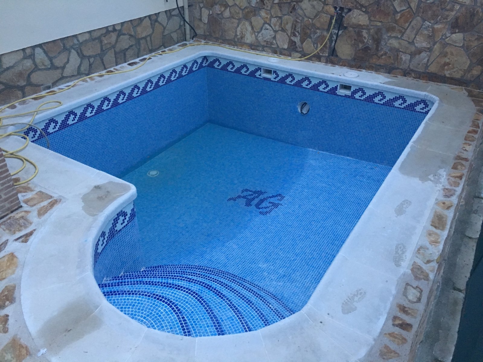 mantenimientos-de-piscinas-en-coria-del-rio