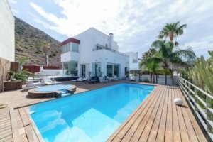 mantenimientos-de-piscinas-en-montequinto